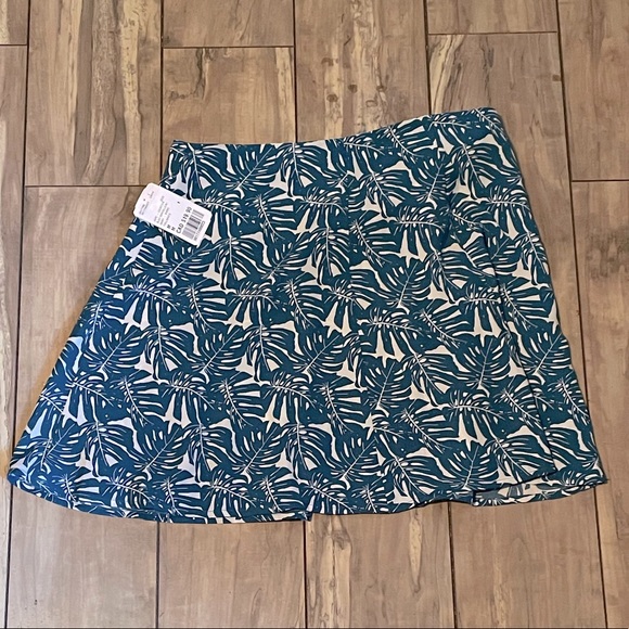 Never worn. Perfect condition